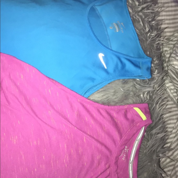 4 Nike shirts - Picture 3 of 3